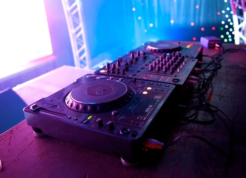 Scratch battle of dj playing on CD photo