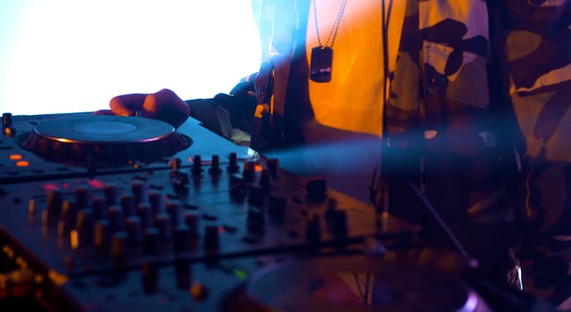 Dj's scratch battle photo
