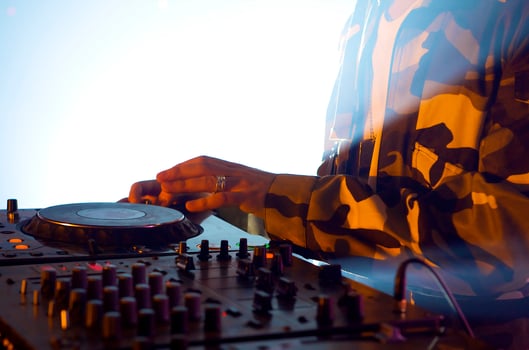 Dj's scratch battle photo