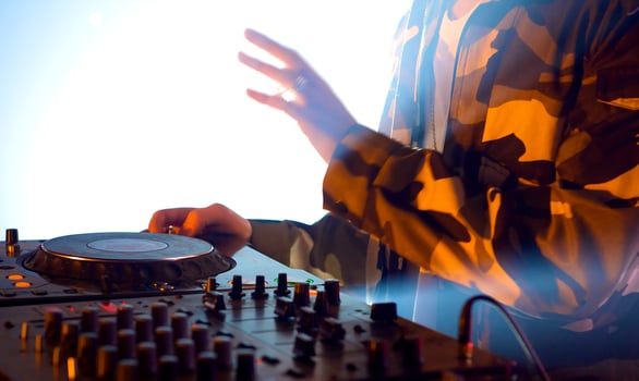 Dj's scratch battle photo