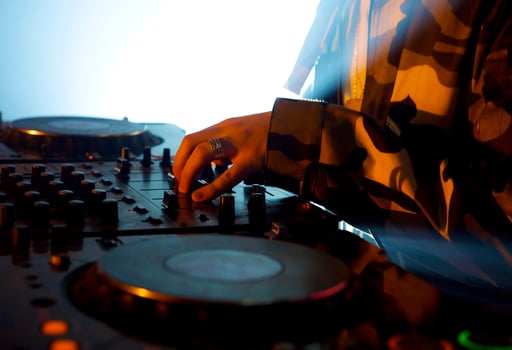 Dj's scratch battle photo
