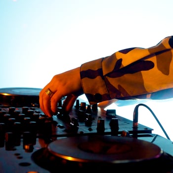 Dj's scratch battle photo