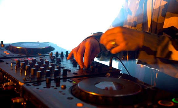 Dj's scratch battle photo