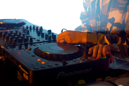 Dj's scratch battle photo