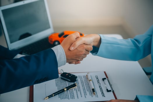 Insurance officers hand over the car keys after the tenant. have signed an auto insurance document or a lease or agreement document Buying or selling a new or used car with a car photo