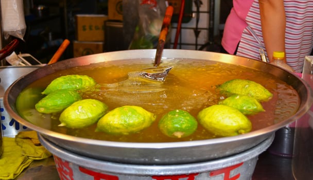 Fresh lemons are soaked in ice water photo