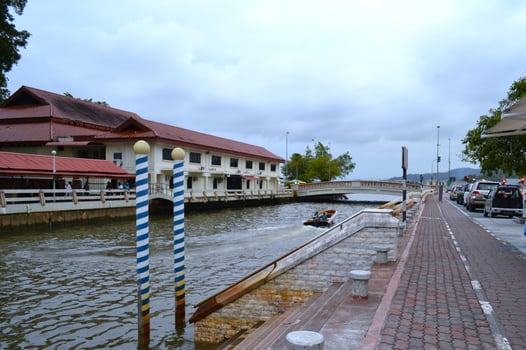 River near Tamu Kianggeh market photo