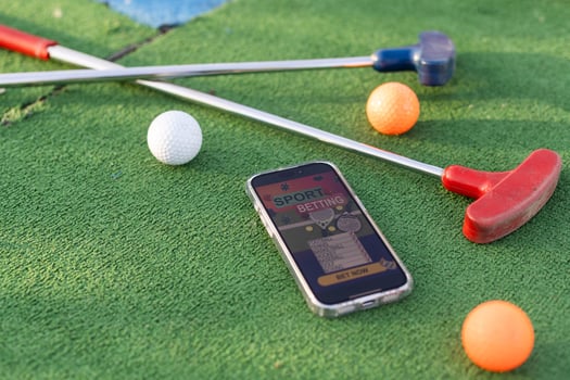 mini golf sports betting on a smartphone photo