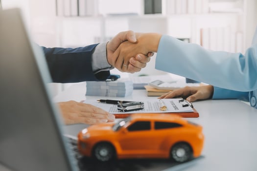 Insurance officers hand over the car keys after the tenant. have signed an auto insurance document or a lease or agreement document Buying or selling a new or used car with a car photo