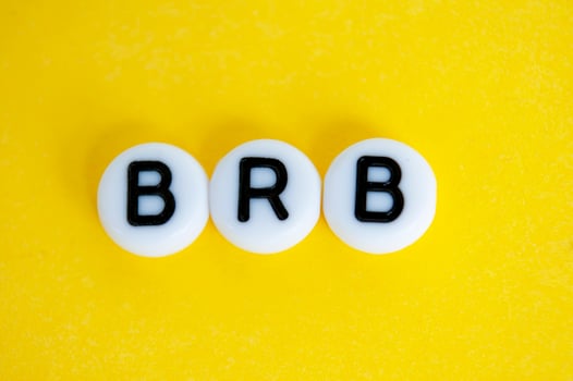 Be right back text on yellow background photo