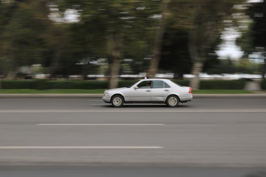 kinetic encirclement photoghraphy , car is moving fast in street photo
