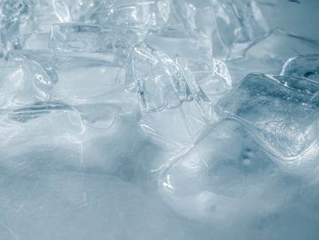 icecubes background,icecubes texture,icecubes wallpaper,ice helps to feel refreshed and cool water from the icecubes helps the water refresh your life and feel good.ice drinks for refreshment business photo