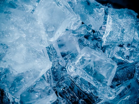 icecubes background,icecubes texture,icecubes wallpaper,ice helps to feel refreshed and cool water from the icecubes helps the water refresh your life and feel good.ice drinks for refreshment business photo