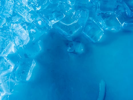 icecubes background,icecubes texture,icecubes wallpaper,ice helps to feel refreshed and cool water from the icecubes helps the water refresh your life and feel good.ice drinks for refreshment business photo