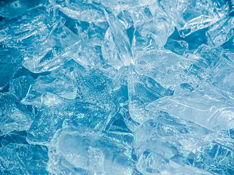 icecubes background,icecubes texture,icecubes wallpaper,ice helps to feel refreshed and cool water from the icecubes helps the water refresh your life and feel good.ice drinks for refreshment business photo