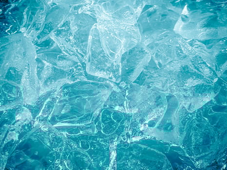icecubes background,icecubes texture,icecubes wallpaper,ice helps to feel refreshed and cool water from the icecubes helps the water refresh your life and feel good.ice drinks for refreshment business photo