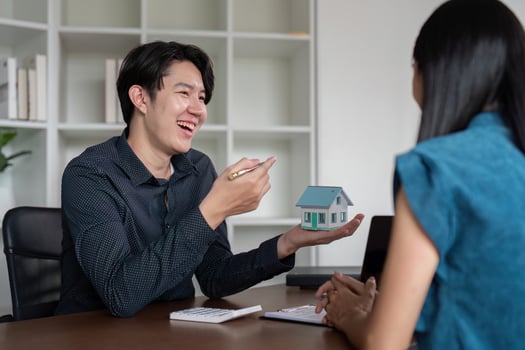 Real Estate Agent Discussing Property Sale with Client, Signing Documents, Buy and Sell Homes photo