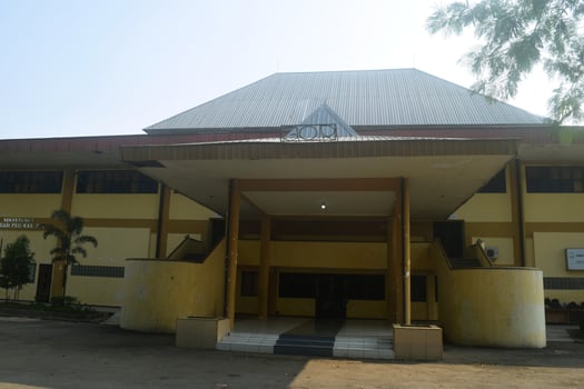 The sports building called in Indonesian is GOR located in the Brebes area photo