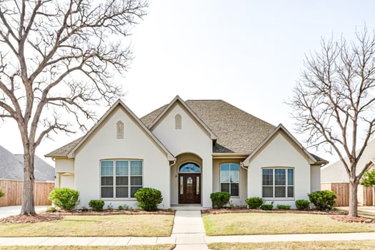 Beautiful Suburb Home With White Stucco Exterior photo
