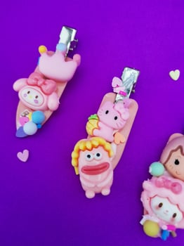 clips on a purple background photo