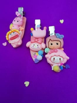 clips on a purple background photo