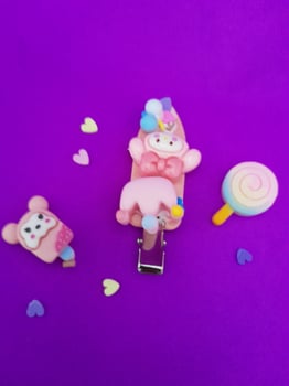 clips on a purple background photo