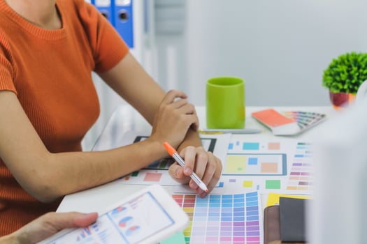 Smooth Focus, group of web designers are working together to develop mobile responsive website with UI UX Front End Designer Previewing. website designers in form of mobile applications with UI UX photo