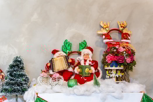 santa claus doll, santa claus statue with christmas decorations and gifts. christmas decorations for new year celebration photo