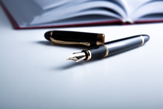 fountain pen with a diary on the desktop photo