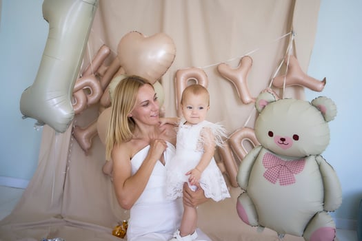 photo session on the first birthday of a baby girl with her mother, in pastel colors, minimalism
