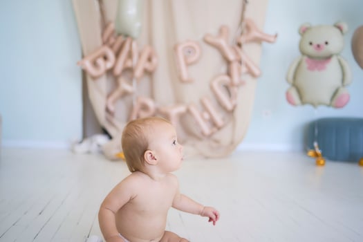 photo session on the first birthday of a baby girl, baby play with decorative rocks