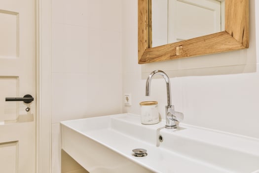A white sink photo
