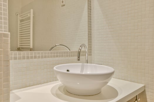 A white sink in a bathroom photo