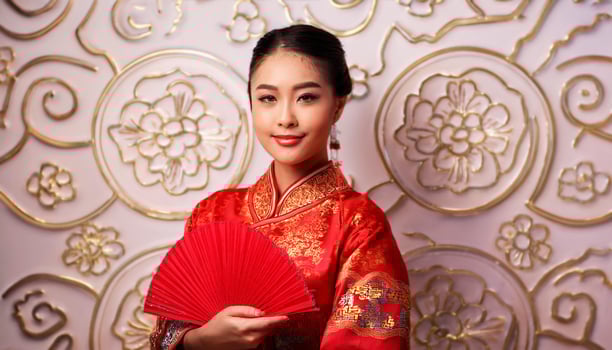 a woman dressed in a traditional red Chinese qipao a woman dressed in a traditional red Chinese qipao, rich red and gold tones that symbolize prosperity and good fortune in Chinese tradition, china photo