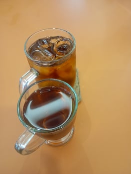 Photo of iced tea and hot tea.