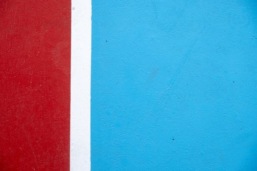 View of a blue and red tennis court. Side line of the tennis court photo