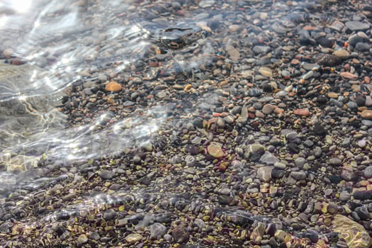 Close-up of the stone shore photo