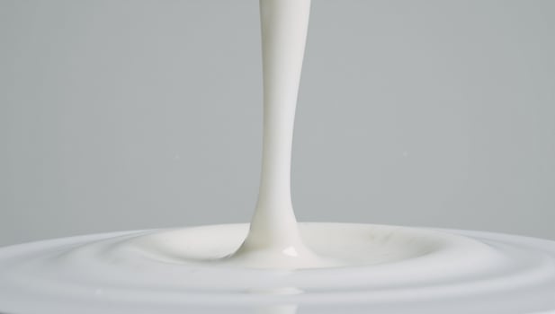A photograph freezing milk splash in motion photo
