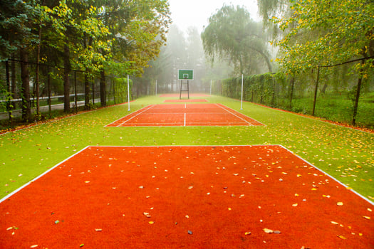 Empty tennis court in foggy morning at public park. sport background concept. photo