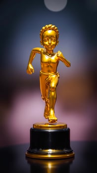 golden statue a runner photo