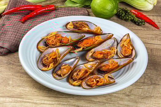 Messels with lemongrass and tomato photo