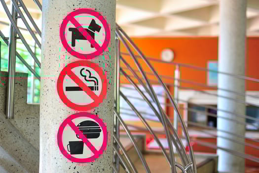 Sign no pet no smoke no food area photo