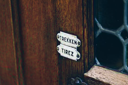 Trekken inscription on the wooden door photo