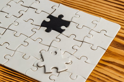 Choosing the correct option, against a black and white puzzle background photo