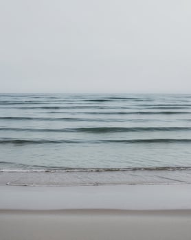Peaceful Shoreline with Blue Ocean Waves Background photo