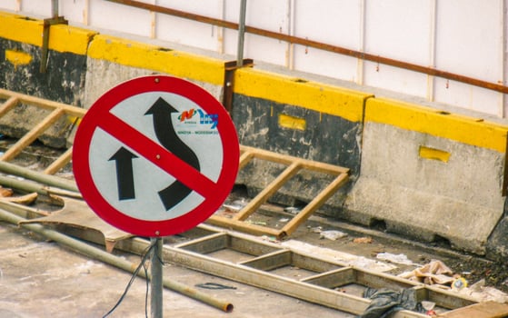 A no left turn sign is on a construction site photo