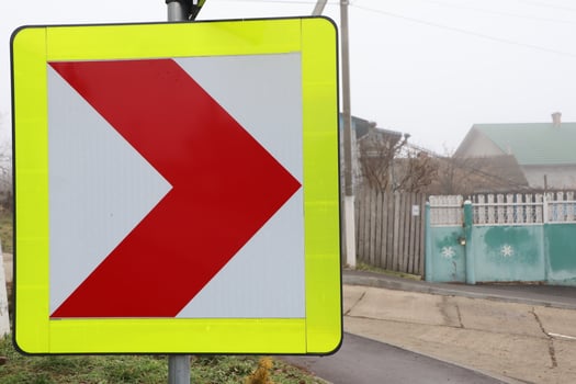 This sign clearly indicates a right turn ahead, giving important info for drivers photo