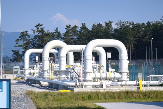 A large pipe with white pipes photo