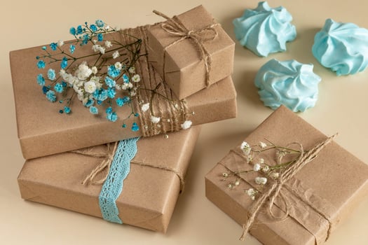 Box gifts in brown kraft paper with flowers, marshmallow merengue blue for gift with love photo