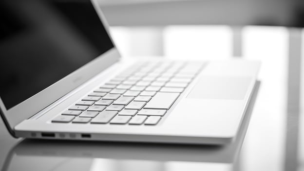 photo white desk laptop
